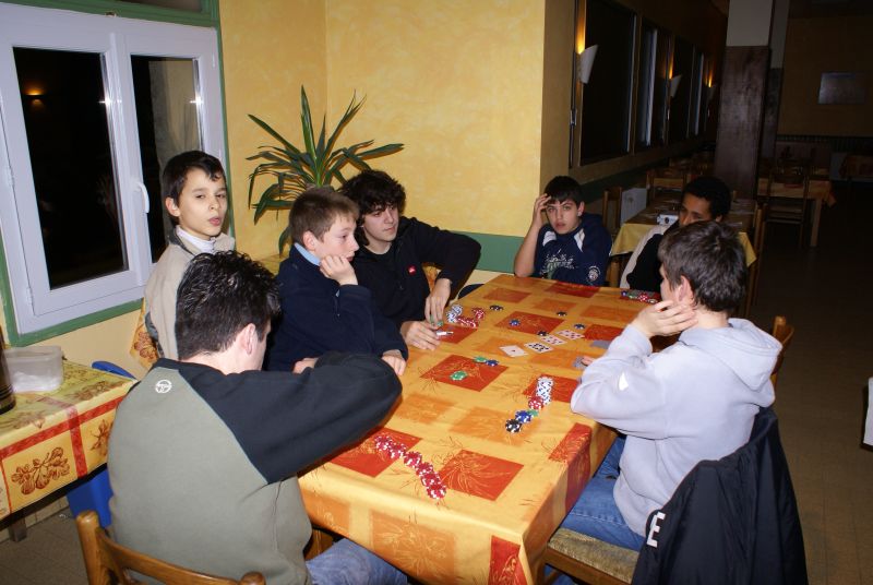 Romain, Florian, Olivier et Edouard jouants aux Ech... euh non, au poker !